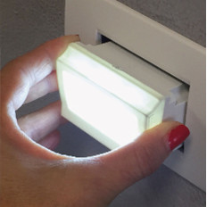 MAXISELF LED Lampada di emergenza da incasso ESTRAIBILE, con frontalini BIANCO e ANTRACITE intercambiabili, 3 moduli DIN, 230V